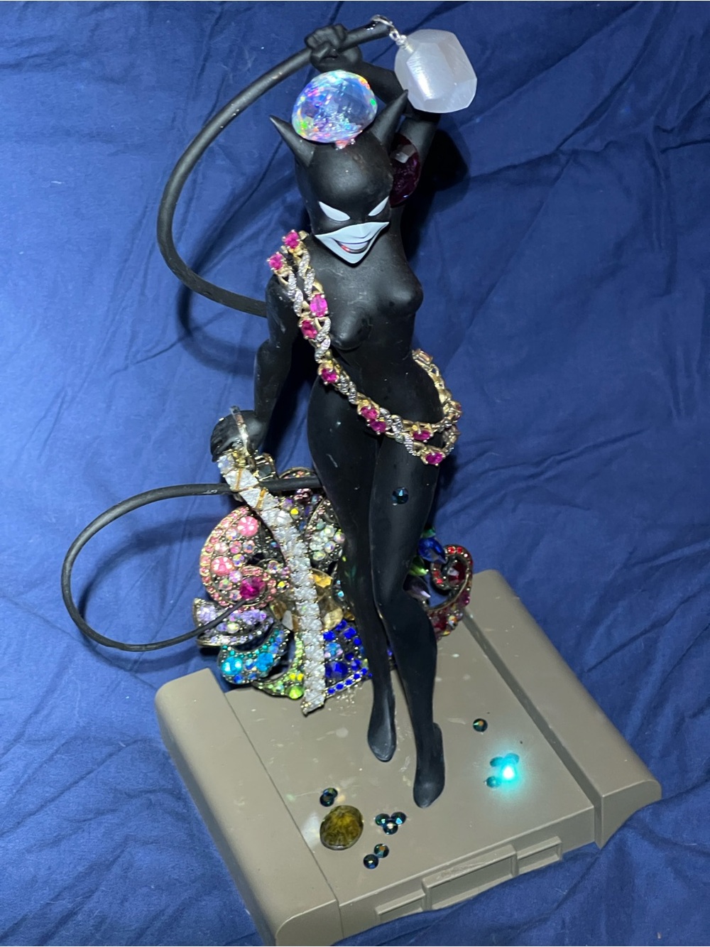 11” Jeweled Catwoman Collectible — Genuine Gemstone Embellishments 💎 - Picture 12 of 14